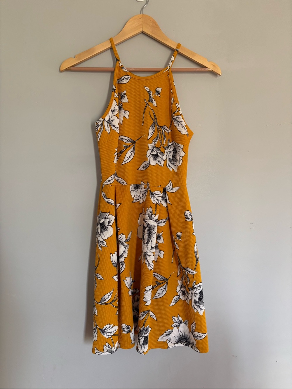 Soprano Mustard Yellow and White Floral Sleeveless Mini Dress Size Small